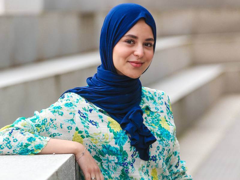 Saba Alhagagi sitting on steps