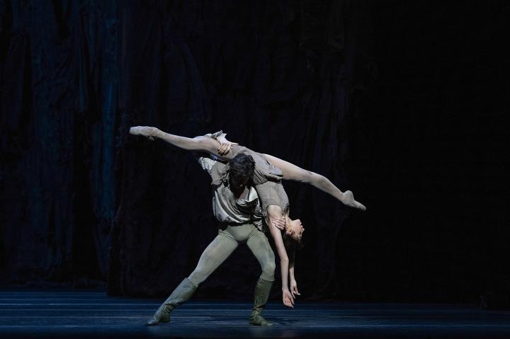 Two ballet dancers doing a spectacular life