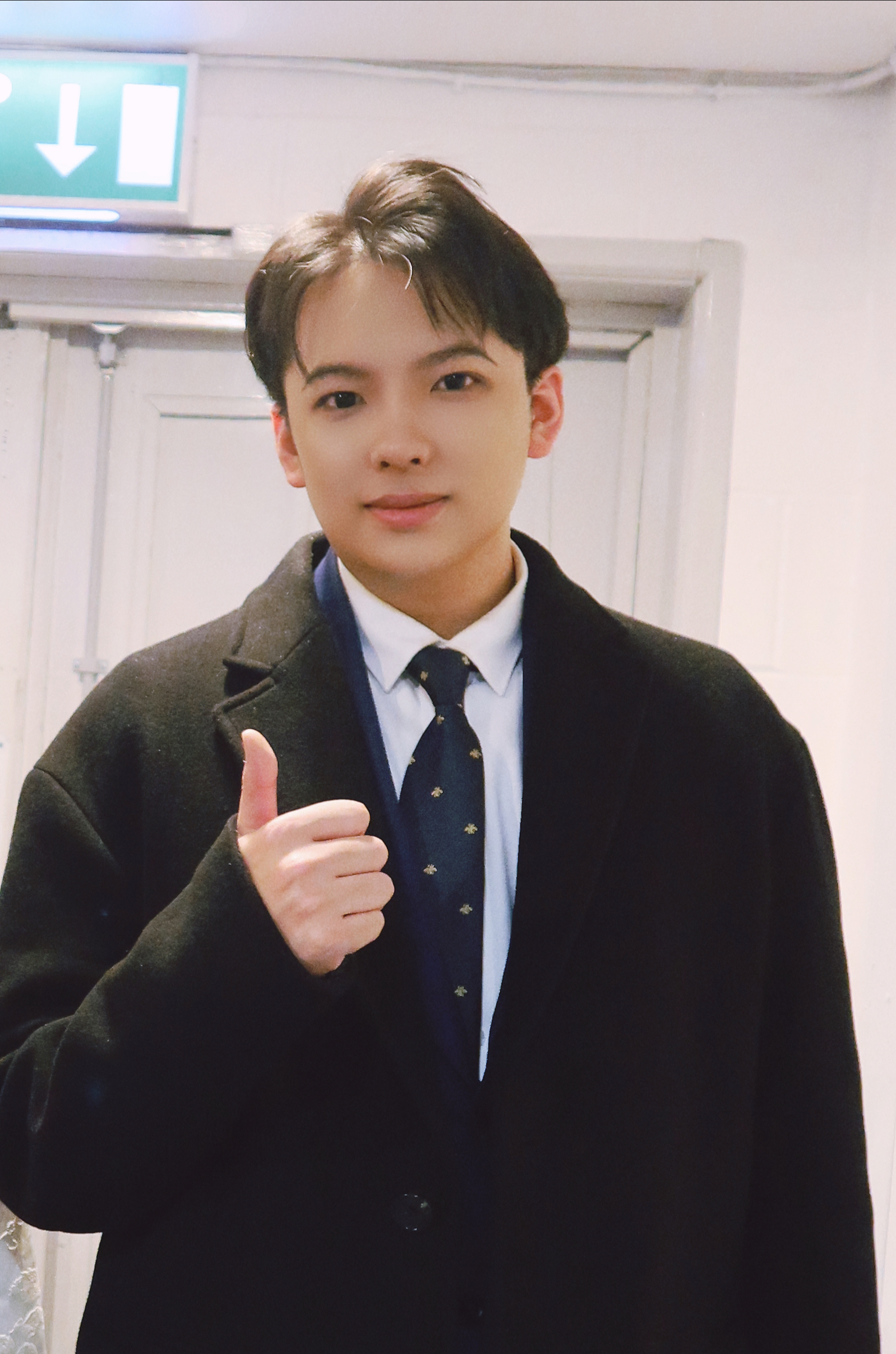 Hengrui in a suit