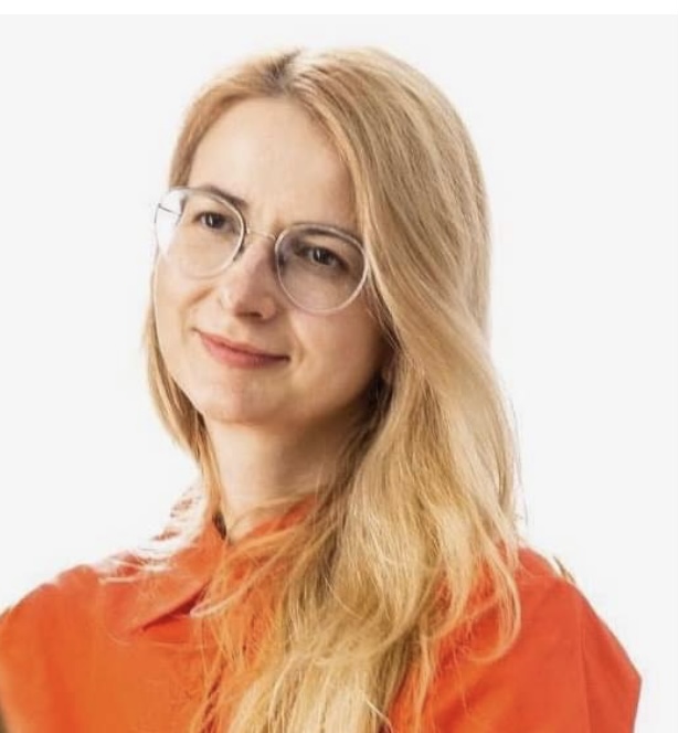 Doina's headshot