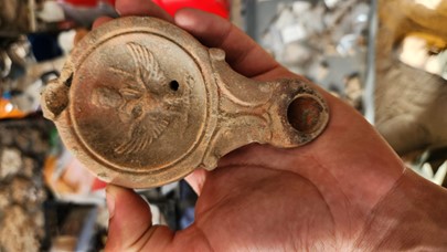 Oil lamp unearthed at Pompeii