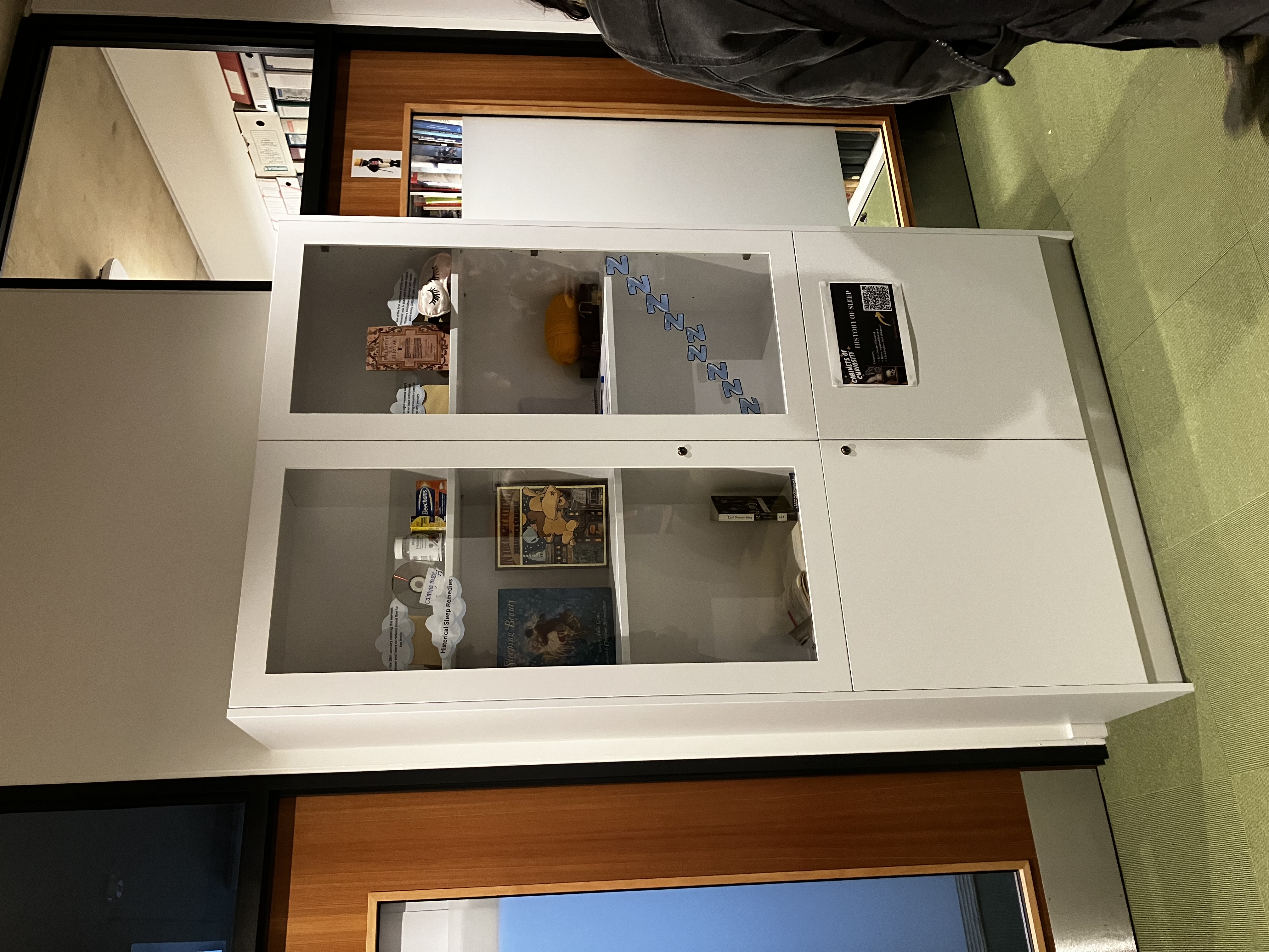 Sleep cabinet