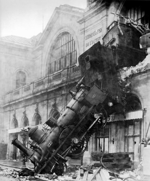 train_wreck_at_montparnasse_1895.jpg