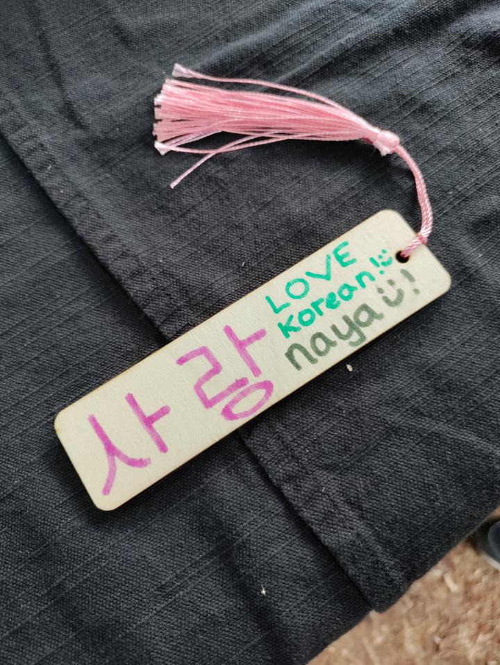 Message written on wooden tassel saying Love Korean