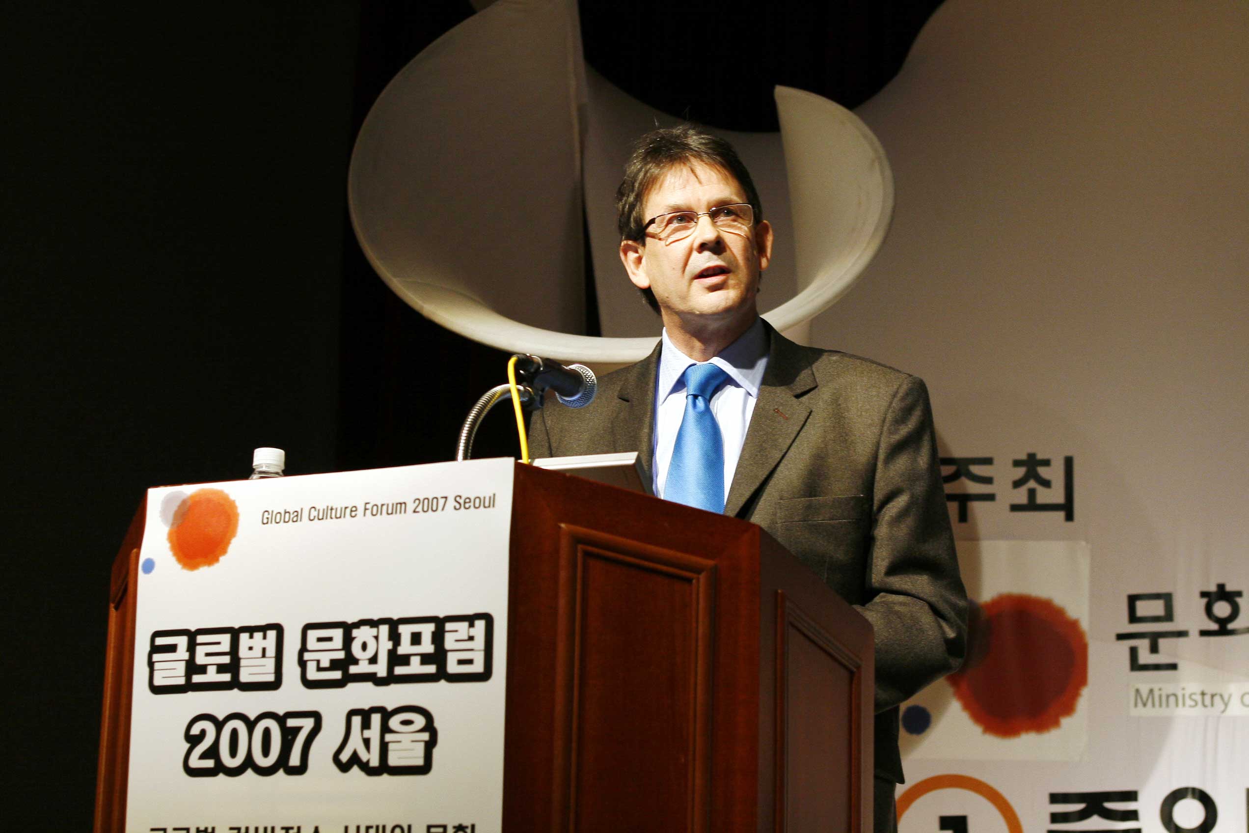 Oliver Bennett at the Korean Cultural Forum