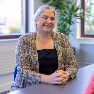 Picture of Robyn Hey