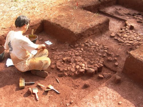 Figure 8: Disassembling a cluster to obtain charcoal