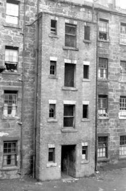 image_2_slum_housing_at_lawmoor_street_hutchesontown_june_1947.jpg
