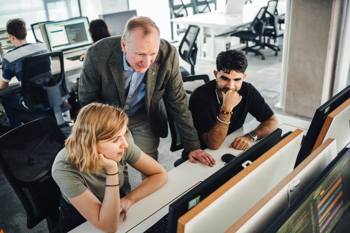 Andrew Hague teaching in a lab.