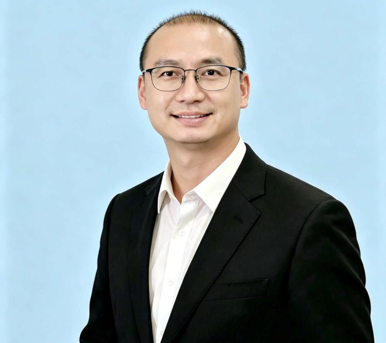 Professor Ligang He