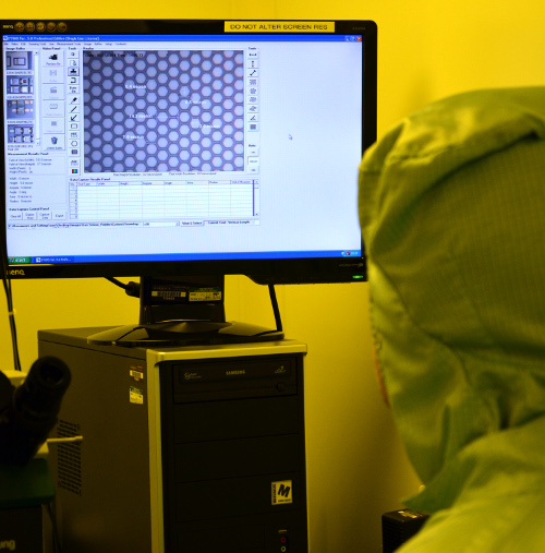 Microscope screen shows nano-antennas