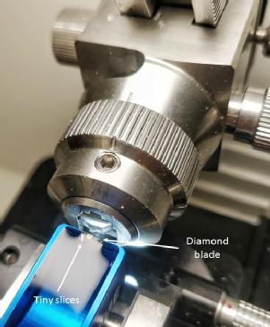 Microtome and diamond blade