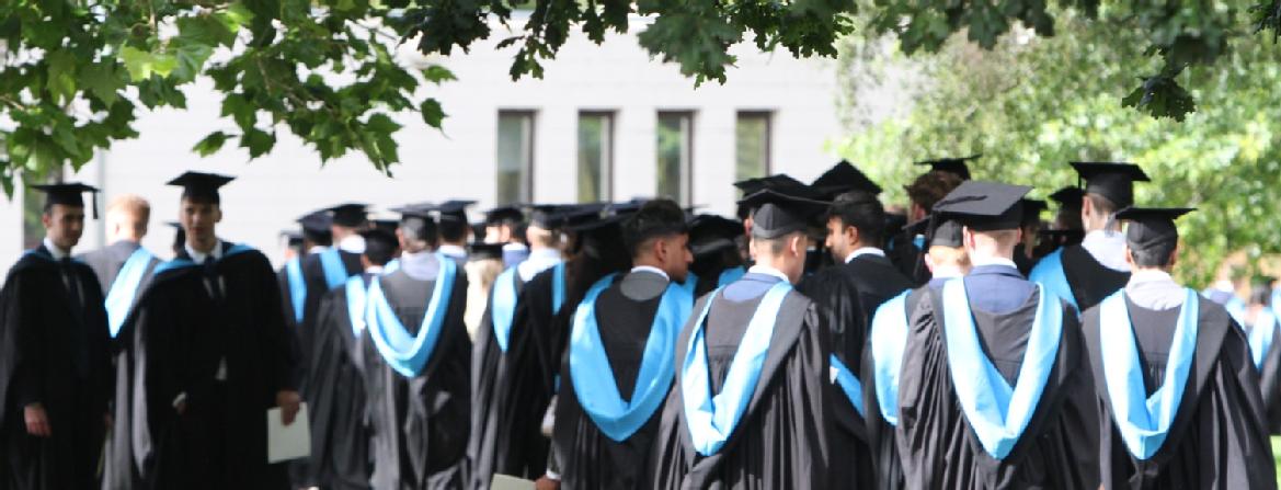 A large group of University of Warwick alumni