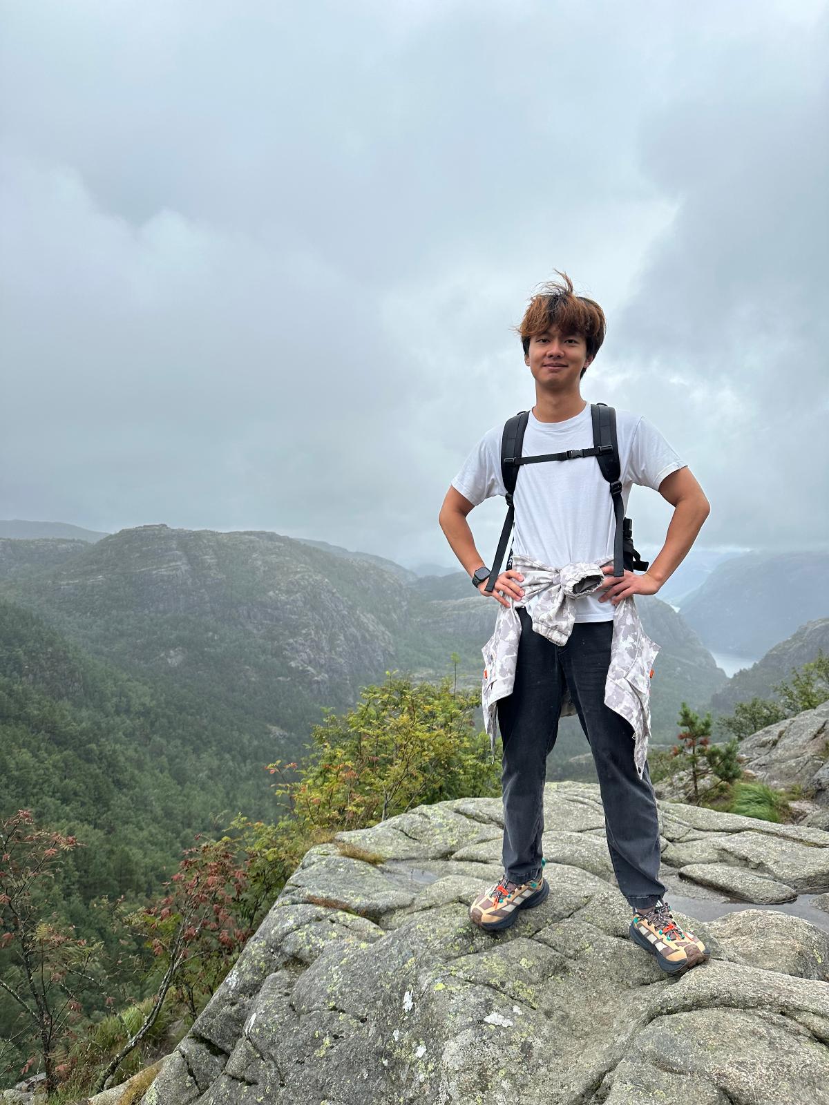Canonical hiking photo