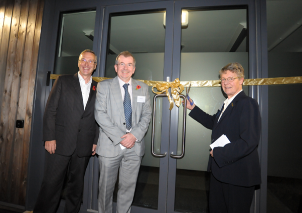 Image shows Dame Jocelyn Bell Burnell cutting the gold ribbon to open The Marsh Observatory, with Professor Stuart Croft, Vice Chancellor at University of Warwick (left) and Professor Mark Newton, Head of Physics Department. 