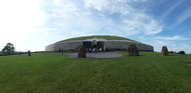 Newgrange Neolithic Monument, a 12 metre high mound of earth and stones