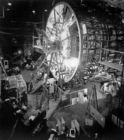 The incredible rotating stage used for filming 2001 a space odyssey (source: theasc.com)