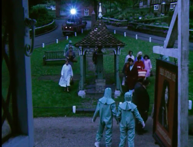 Scientific shenanigans in Department S episode The Pied Piper of Hambledown. image source: https://departmentsreviews.blogspot.com/2016/02/04-pied-piper-of-hambledown.html