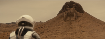 Jeanne discovers ancient ruins on Mars in Missions (season 1, episode 9)