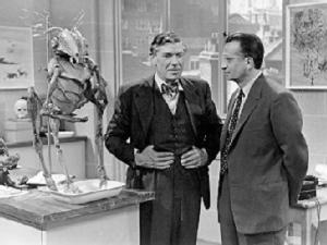 Quatermass and Roney discuss the remains of a Martian in the BBC version of Quatermass and the pit