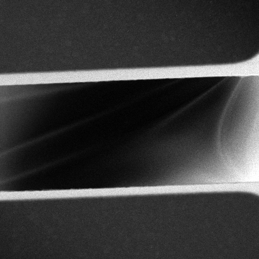 Real time observation of strain in a memristor channel