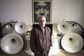 Image of Lazlo with gramophone