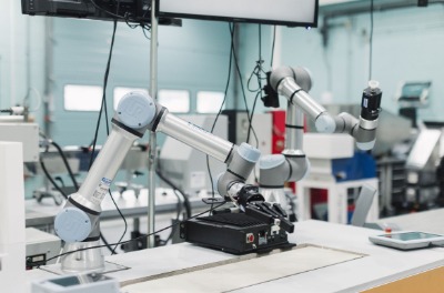 cobot in lab