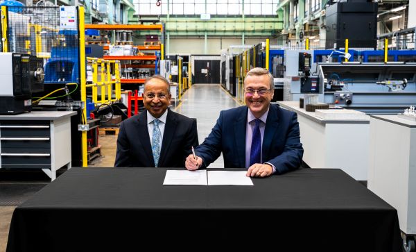 Dr Praveer Sinha, CEO and MD of Tata Power and Honorary Professor at WMG, and Professor Stuart Croft, Vice-Chancellor and President of the University of Warwick