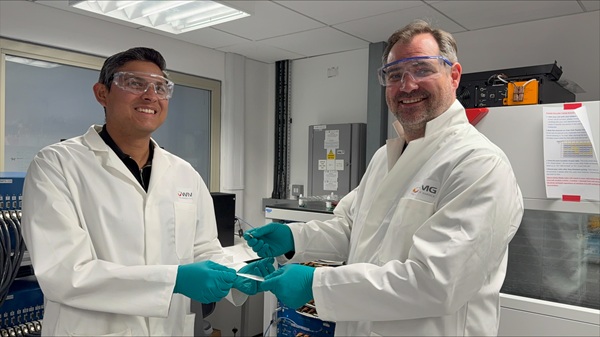 Lead authors Galo Paez Fajardo, Associate Professor; and Louis Piper, Professor of Battery Innovation