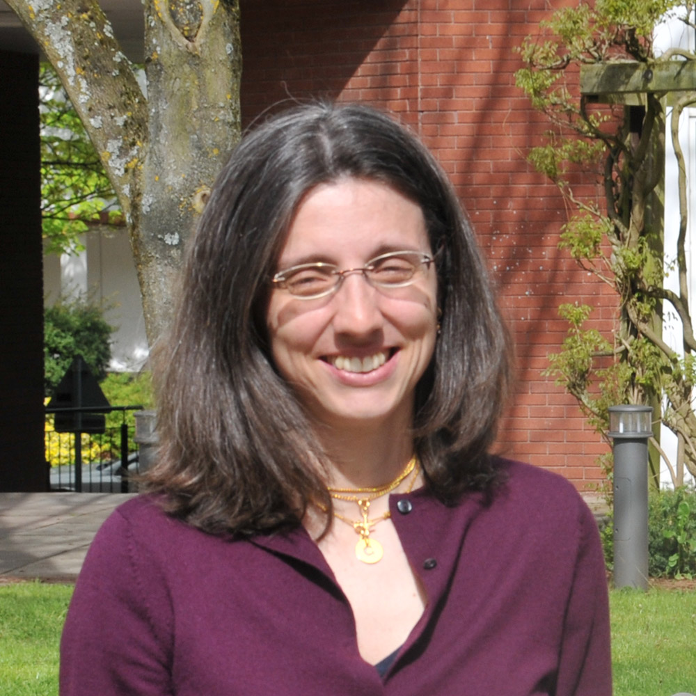 photo of Associate Prof Claudia Rei