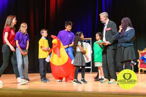 Image of Dr Ali Struthers, Alex Horne and children at the School Tasking Final