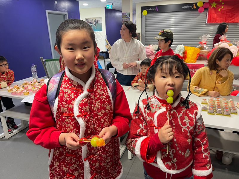 Jianhua's two daughters