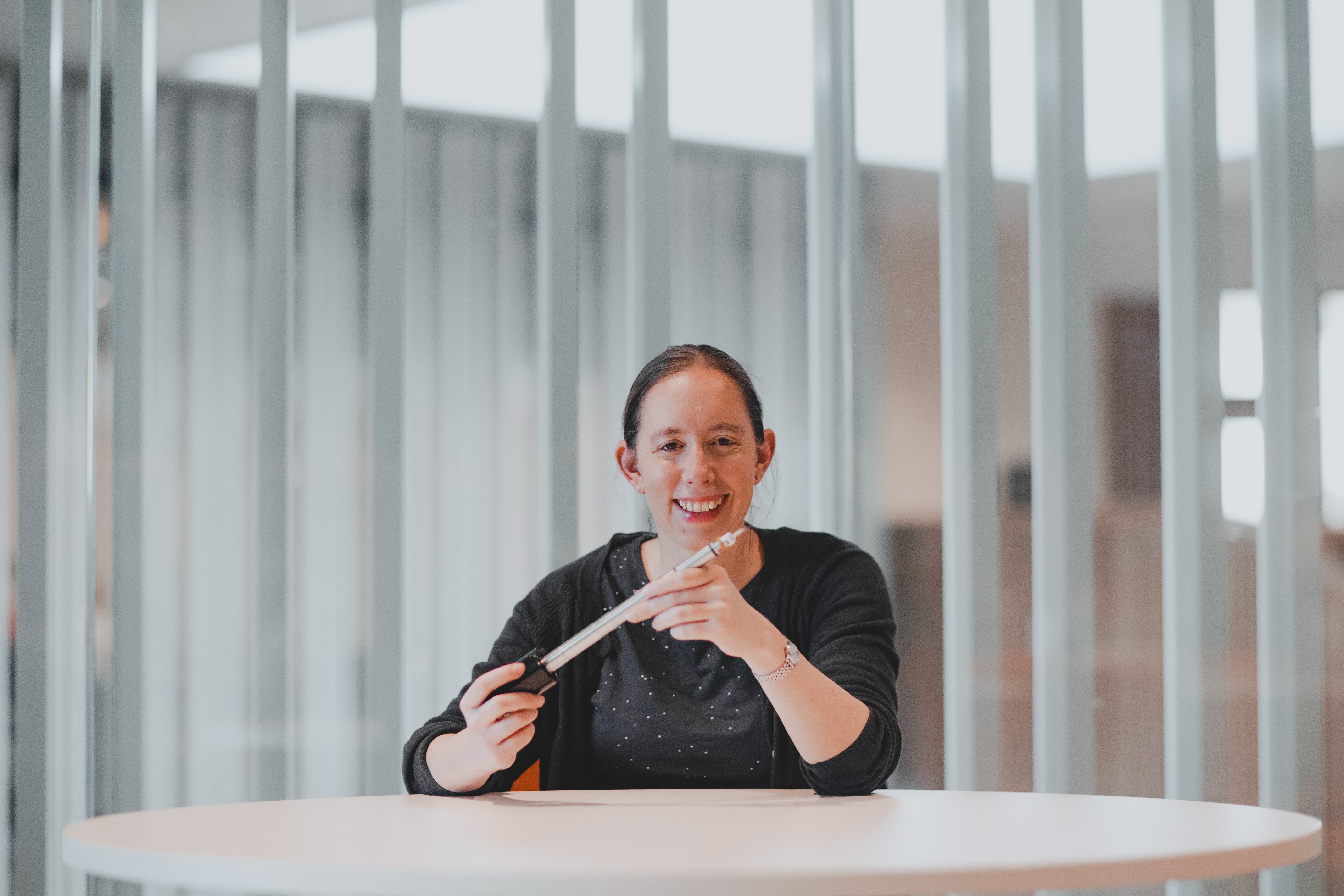 Dr saskia with a microscope