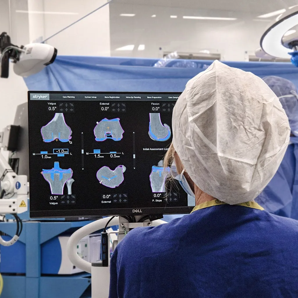 Robotic assisted knee replacement gives the same patient outcomes as a surgeon only procedure