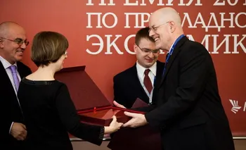 Professor Harrison receiving the award - University of Warwick