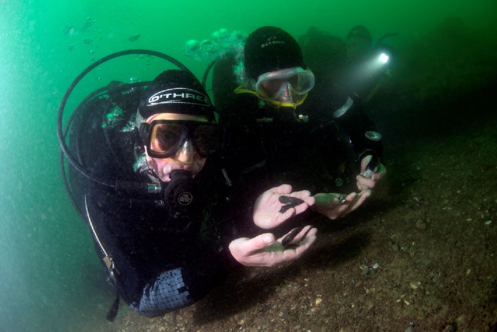 Divers at Bouldnor Cliff with flints (The Maritime Trust)