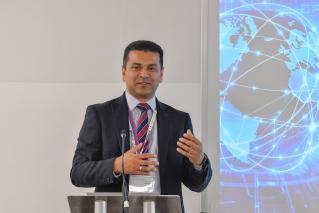 Parvez Islam, Warwick's Director of Transport and Future Mobility, speaks at the Driving to Sustainability session