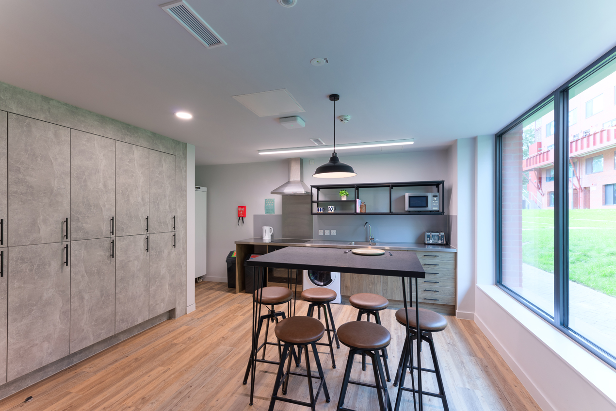 Cryfield 6 Bed Townhouse Kitchen