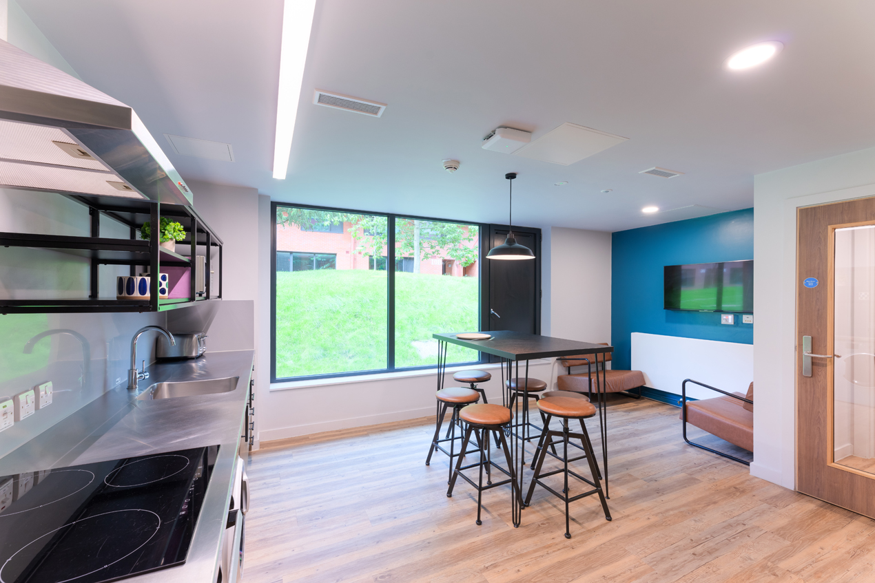 Cryfield 6 Bed Townhouse Kitchen
