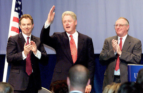 President Bill Clinton, Prime Minister Tony Blair and Vice Chancellor Sir Brian Follett.