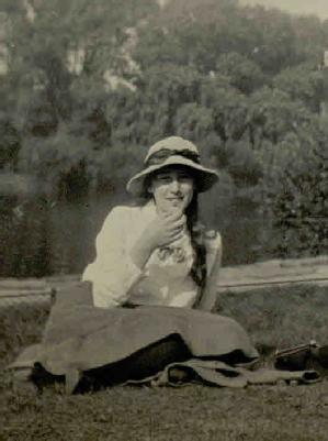Nina Meade at Wimbledon, 1917