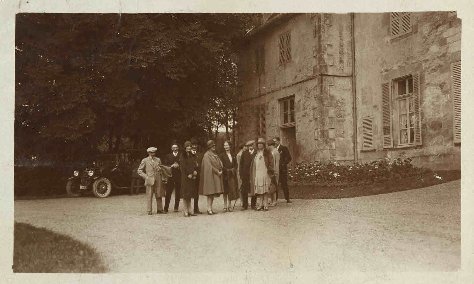 Photograph of Sir Francis and Eileen Younghusband with the Magnac family, 23 September 1928