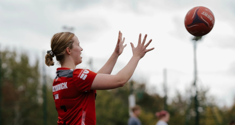 Saffie Clark playing netball