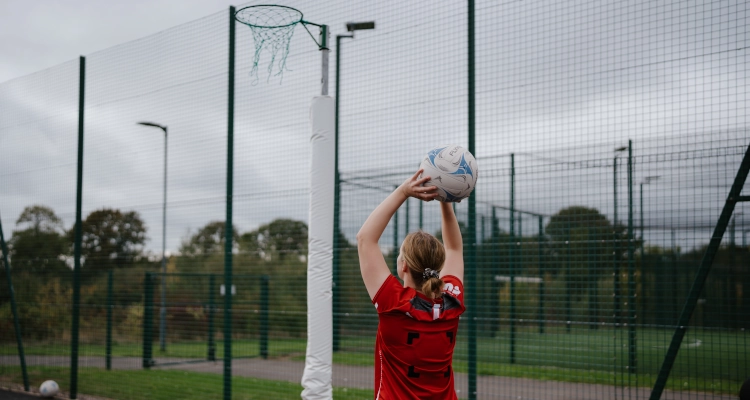 Saffie Clark playing netball