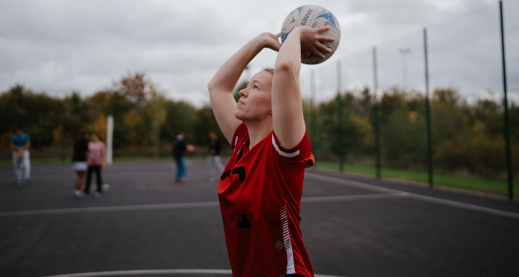 Saffie Clark playing netball