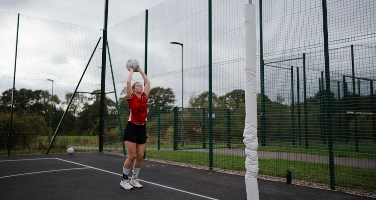 Saffie Clark playing netball
