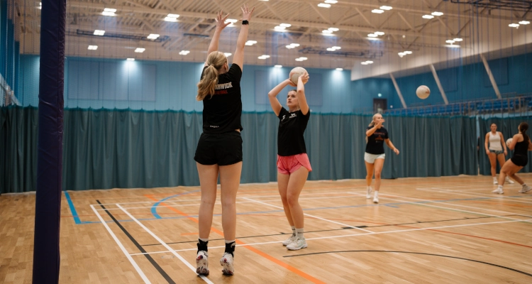 Tori Fisher playing netball in the Sports & Wellness Hub