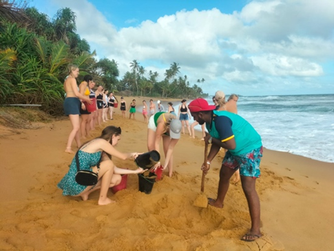 Emilie: volunteers on a beach in Sri Lanka