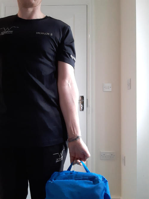 Hand lifting bag by handle with finger tips