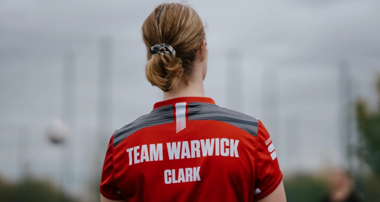 Saffie Clark playing netball